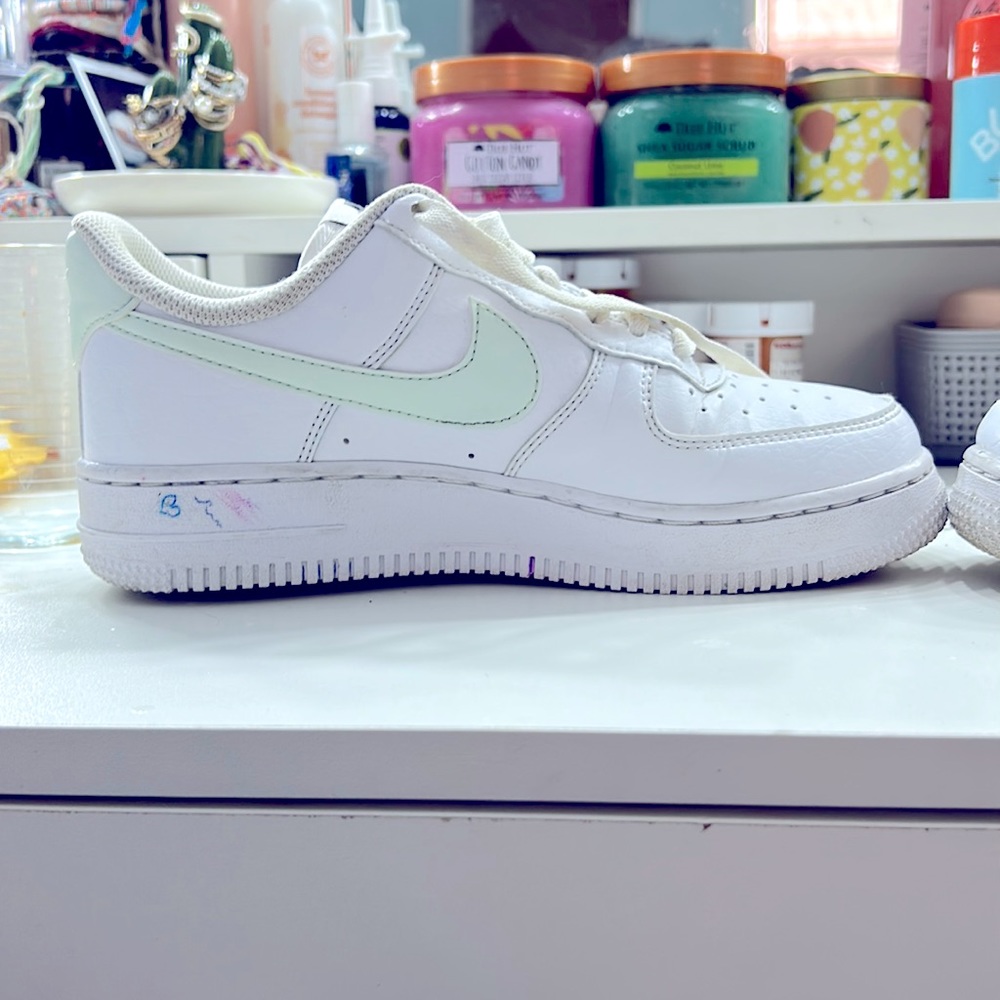 Nike Air Force 1 size 6.5 with crease protectors